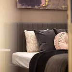 Deluxe Top Center Izabella Apartment By Cavaland