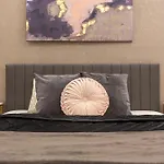 Deluxe Top Center Izabella Apartment By Cavaland