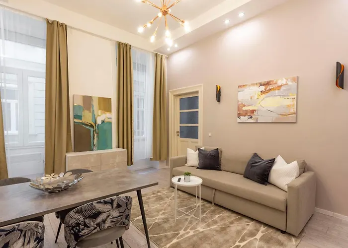 Deluxe Top Center Izabella Apartment By Cavaland